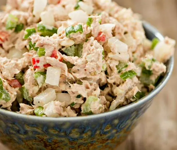 Ensalada cremosa de atún y pepino: receta fácil y rápida para el almuerzo o la cena