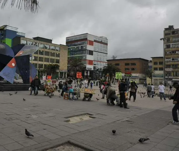 Ensayan contenedores móviles en San Victorino para contener la crisis de basuras