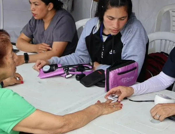 Bogotá fortalece la autonomía económica de las mujeres con feria de empleo y orientación laboral en Barrios Unidos 