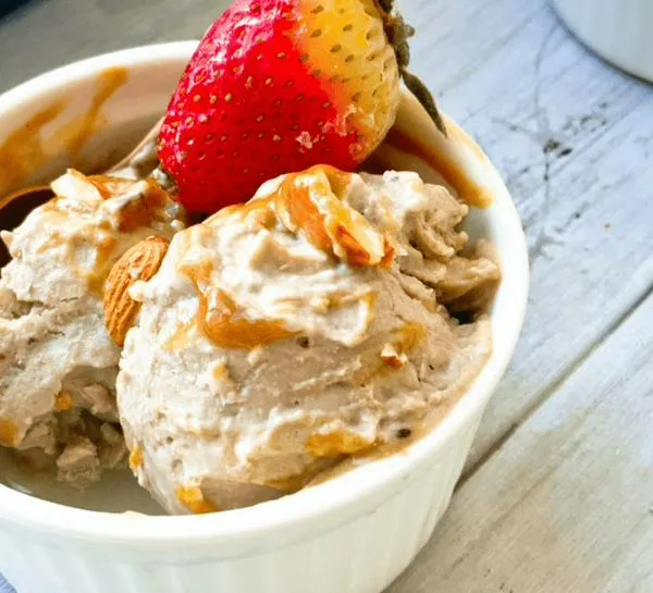 Cómo hacer helado de coco casero con caramelo salado de dátiles