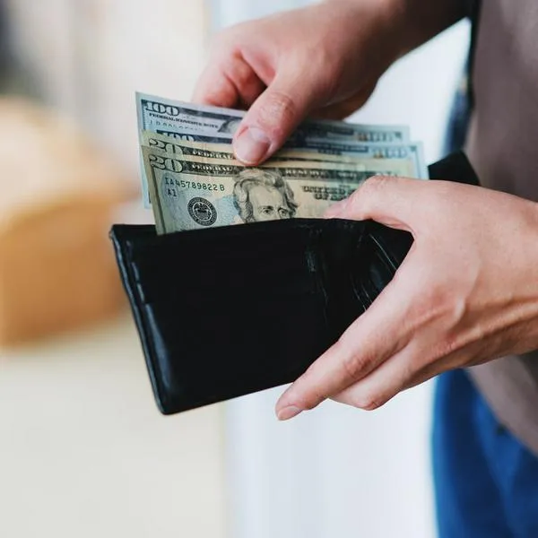 Dólar en Colombia quebró los $ 3.200 y terminó con fuerte caída