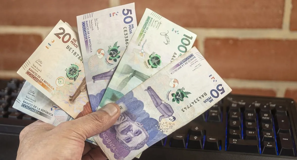 Sorpresa con billetes de 20.000, 50.000 y 100.000 pesos en Colombia