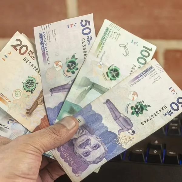 Sorpresa con billetes de 20.000, 50.000 y 100.000 pesos en Colombia