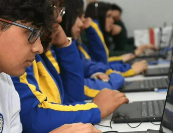 ¿Cuándo inician clases los colegios públicos en Bogotá luego de la semana de receso de octubre del 2026? 