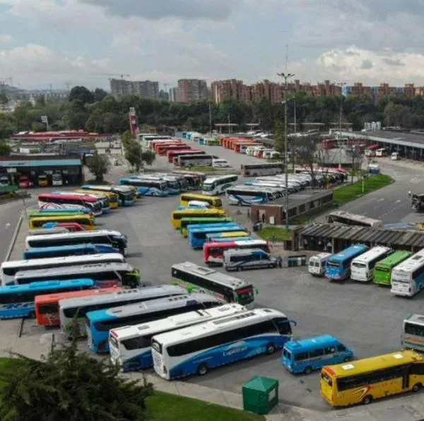 Aviso con más de 45.000 vehículos en semana de receso en Colombia para viajeros