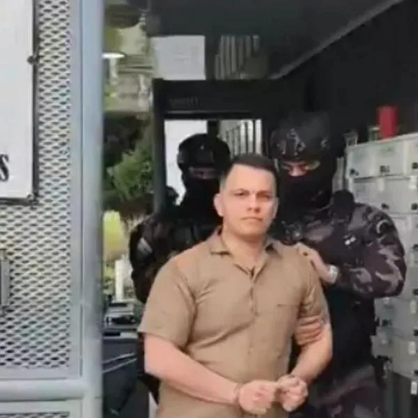 El abogado de Sneyder Pinilla pidió anular su traslado a La Picota ordenado por el presidente De La Espriella, argumentando graves riesgos para su vida com
