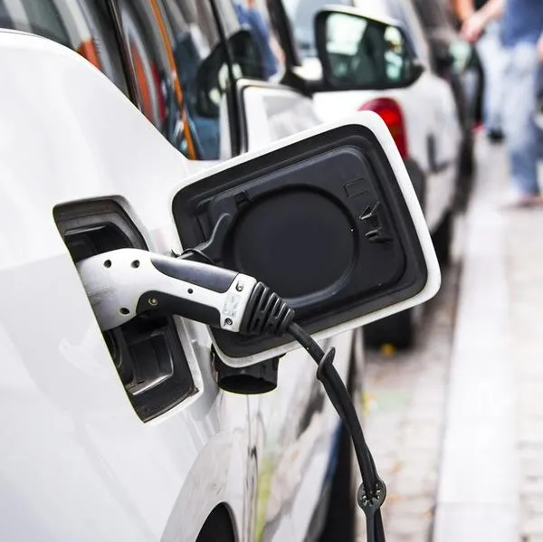Alarmante cifra: Colombia necesita 20.000 cargadores de carros eléctricos