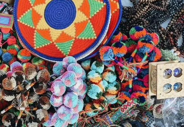 Saberes del Pacífico llegan a París: cuatro maestros artesanos representaron Cali