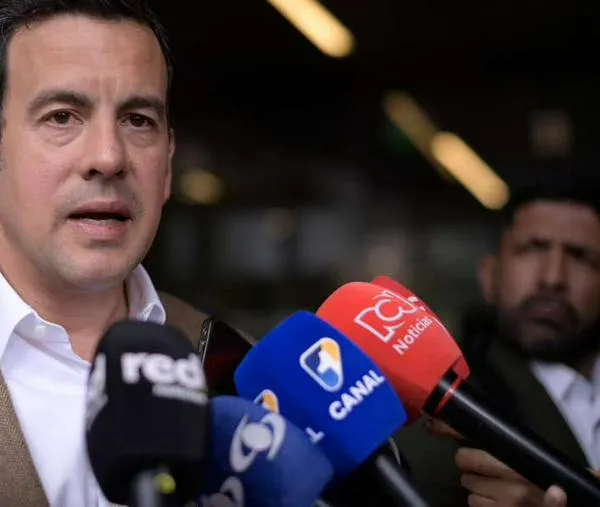 Ministro Lara denuncia posible corrupción en la Dirección de Bomberos durante gobierno Petro