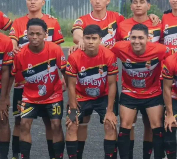 Equipo de la Primera C del fútbol colombiano hace 'vaca' para un viaje; "hasta empeñé un carro"