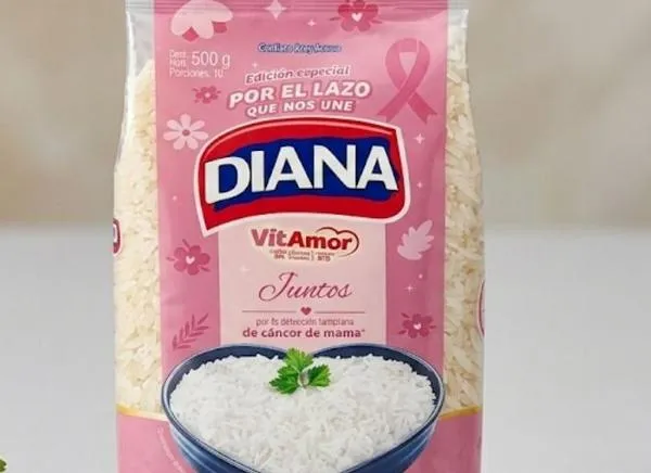 Diana se viste de rosa y lanza mensaje contra el cáncer de mama