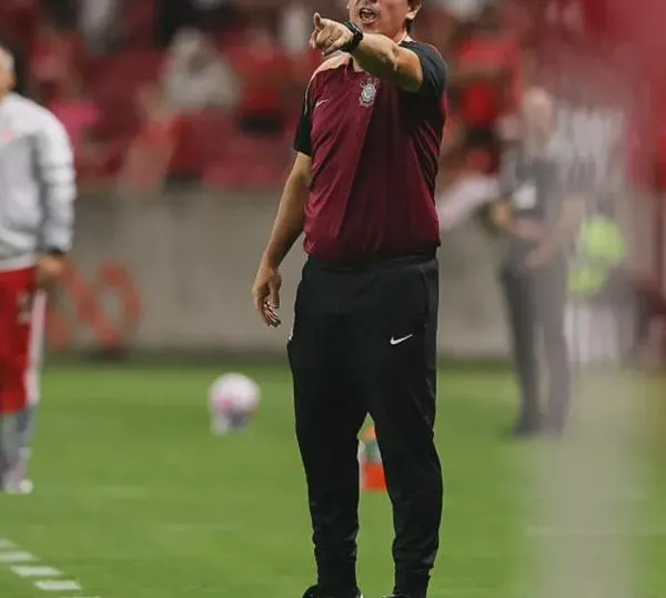 Corinthians y la dura determinación con Fernando Diniz, tras siete derrotas seguidas