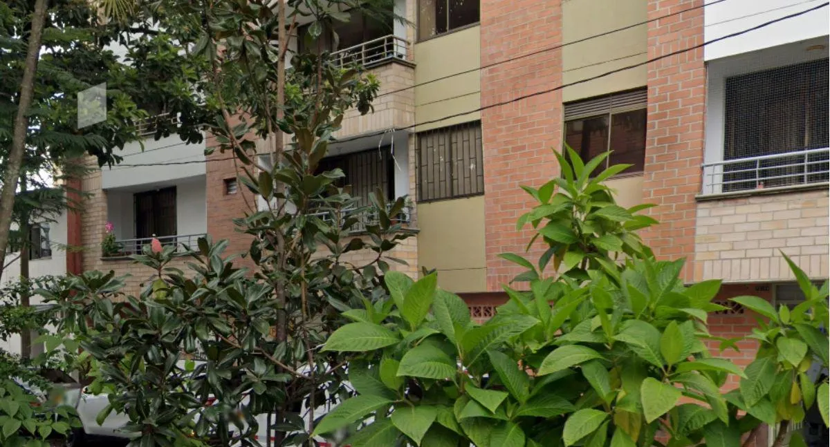 Un ciudadano estadounidense de 78 años fue hallado sin vida dentro de un apartamento en Envigado. El cuerpo presentaba signos de violencia.
