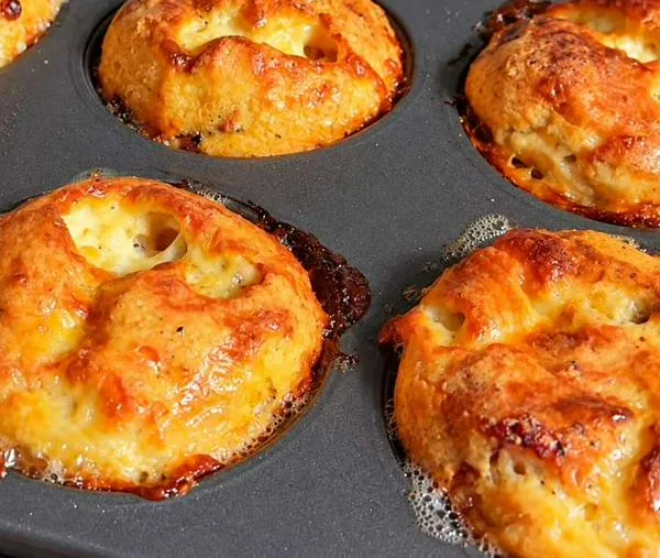 Mini quiches de tocineta y champiñones para el desayuno o la lonchera