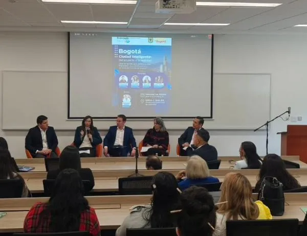 Secretaría de Hacienda socializa el Acuerdo por una Ciudad Inteligente con la academia y explica sus beneficios 