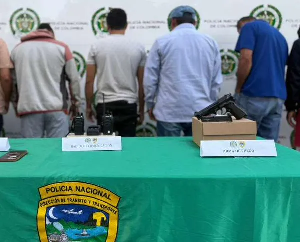 Capturan a 10 personas que se hacían pasar por policías para robar mercancía