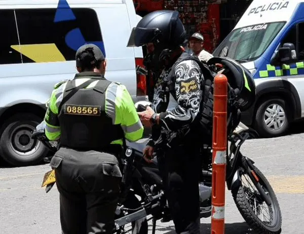 ‘No se la pongamos fácil’: operativos para prevenir el hurto de vehículos en Los Mártires 
