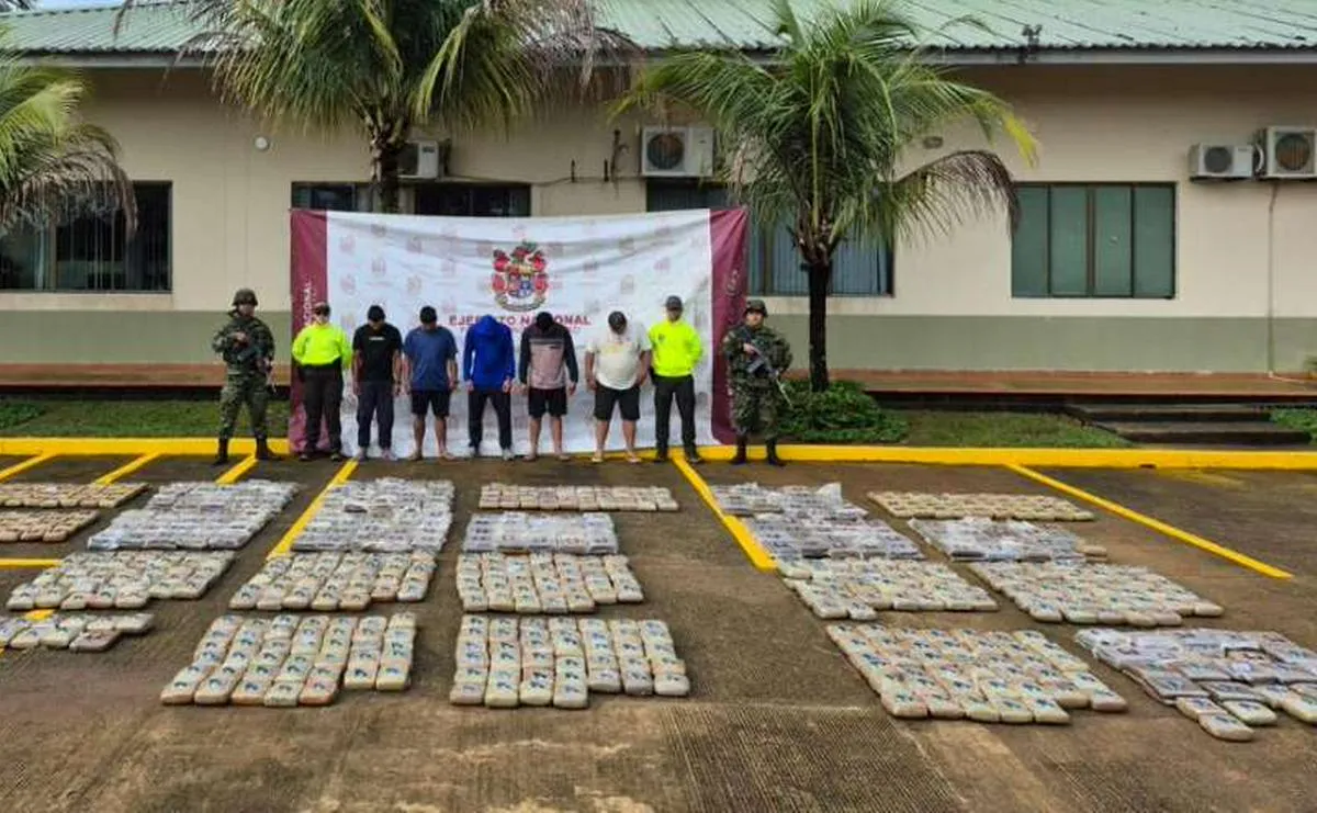 Ejército captura en Mitú a cinco presuntos miembros de disidencias de las Farc con más de una tonelada de marihuana