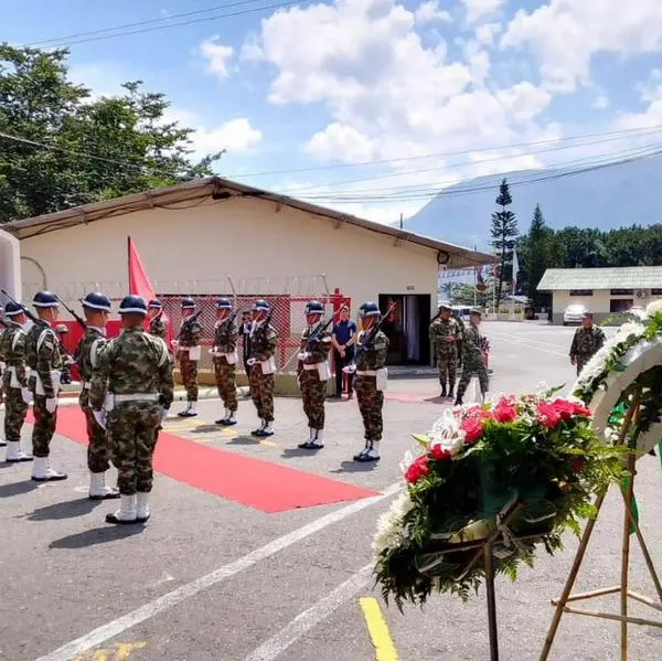 Un soldado de 18 años fue asesinado por otro militar al interior de una base en Buriticá, Antioquia. La familia exige esclarecer los hechos.