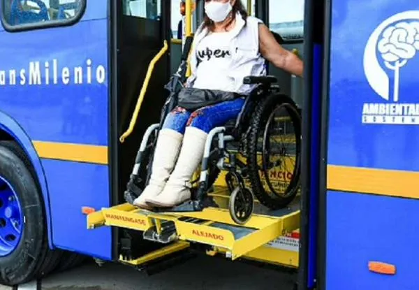 Transmilenio y discapacidad: así son los retos de movilidad y accesibilidad en Bogotá