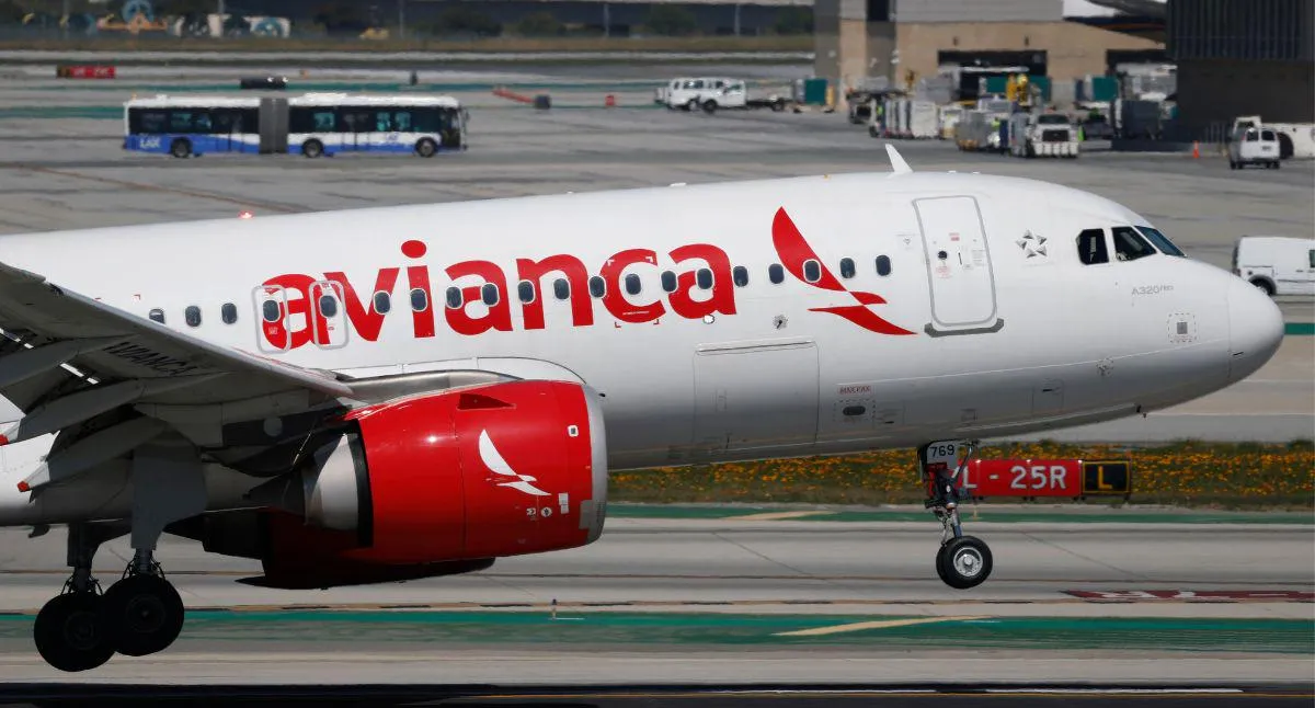 Avianca emitió un comunicado oficial detallando que tres tripulantes y seis pasajeros sufrieron afectaciones tras la turbulencia que obligó a desviar.