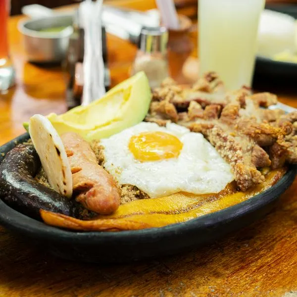 Bandeja paisa en Medellín ya cuesta $50.000: inflación golpeó plato típico