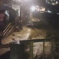 Lluvias en Medellín hoy causaron desborde de quebrada La Iguaná: videos