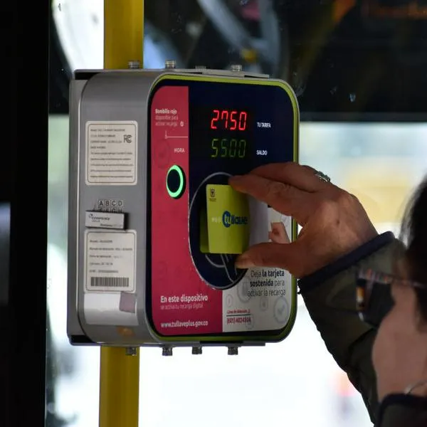 Revelan peligrosa disputa que hay detrás de reventa de pasajes de Transmilenio
