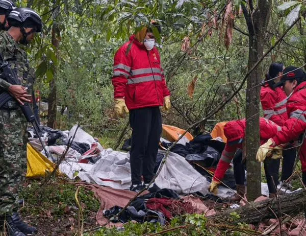 Nueva intervención en el mirador La Paz: ocho toneladas de residuos y 18 cambuches retirados 