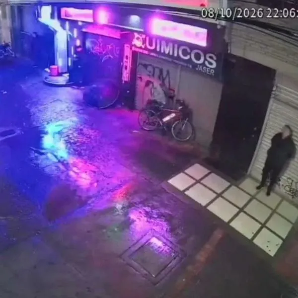 Asesinaron a vigilante de bar en Bogotá luego de entregarle un panfleto: video