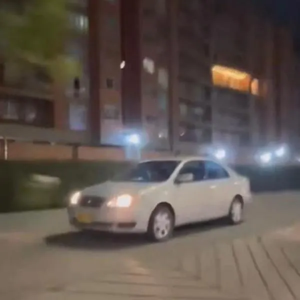 Conductor invadió la ciclorruta de la avenida Boyacá para evitar trancón: video