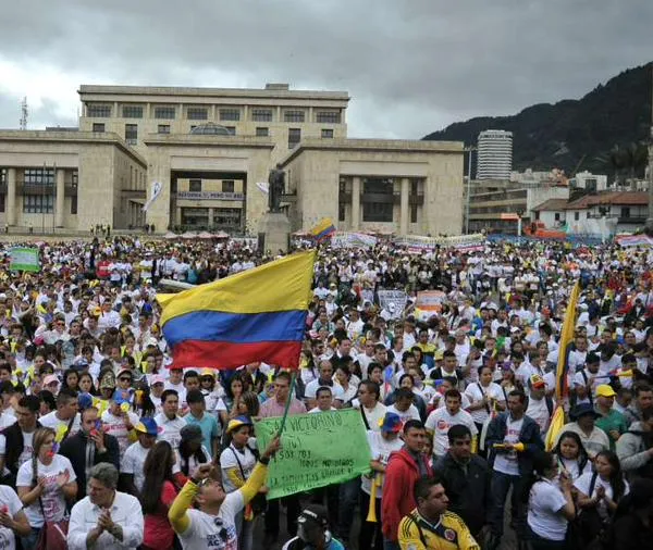 Derecha e izquierda miden sus fuerzas en las calles y con la regulación de las protestas