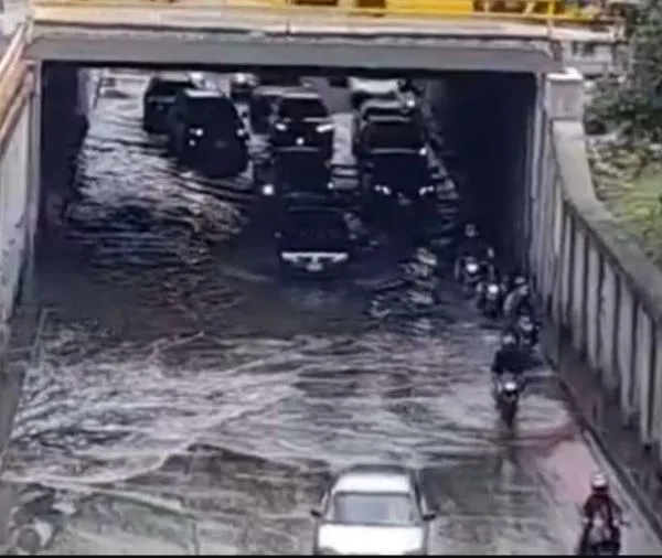 Deprimido de la calle 100 volvió a inundarse tras las lluvias en Bogotá