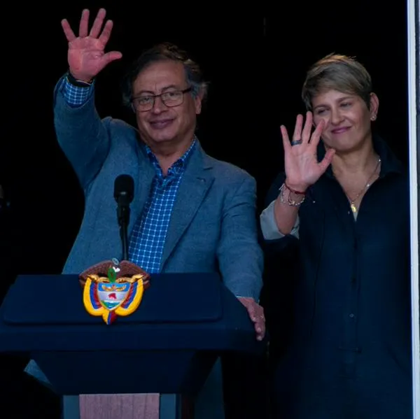Gustavo Petro y Verónica Alcocer