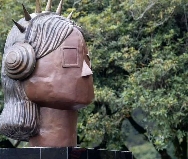 Polémica por estatua "La Rockera": críticas y apoyos al nuevo monumento de Bogotá
