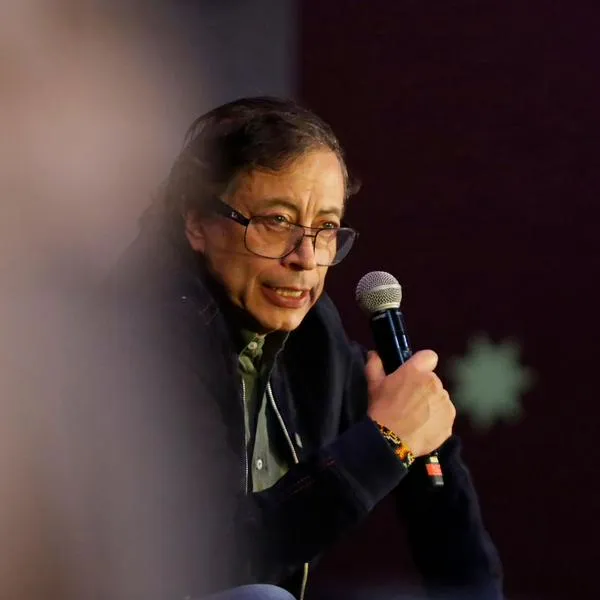 El excanciller Álvaro Leyva confirmó la entrega de documentos y testigos clave ante la Embajada de EE. UU. en contra del expresidente Gustavo Petro.