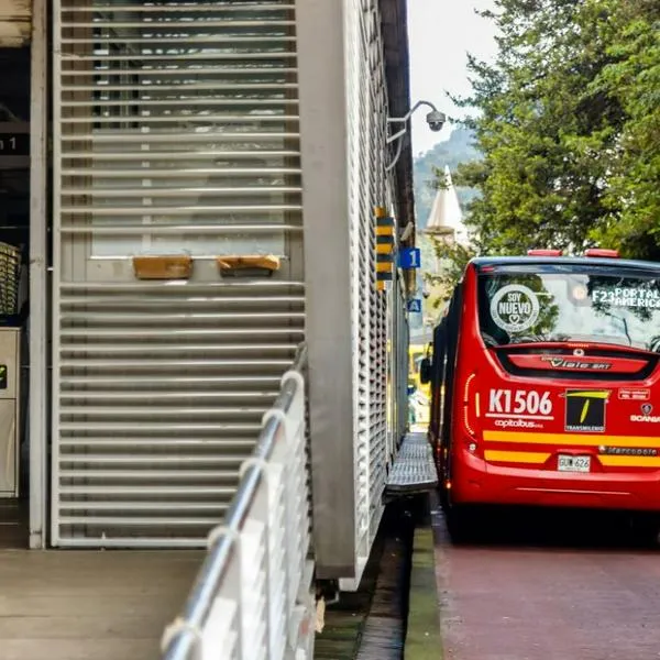 Las autoridades aislaron de manera preventiva el vagón B de la estación Universidades de Transmilenio tras el hallazgo de una maleta abandonada.
