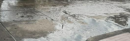 Manjol rebosado en Valledupar: comunidad denuncia ocho años de aguas negras y deterioro vial en la carrera 12 con calle 9C