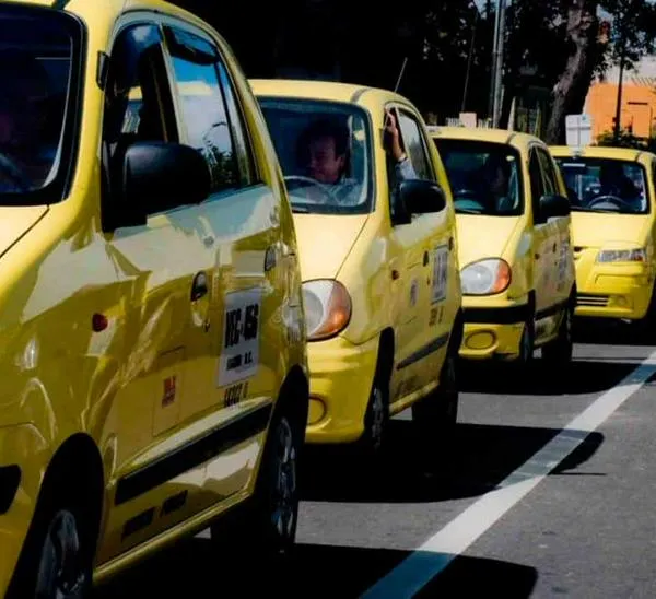 Pagar taxi en Colombia podría ser más caro: Propuesta haría que conductores ganen más
