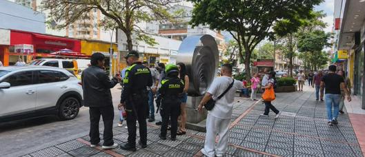 Robo de celular en motocicleta en pleno centro de Ibagué causa alarma entre comerciantes y transeúntes