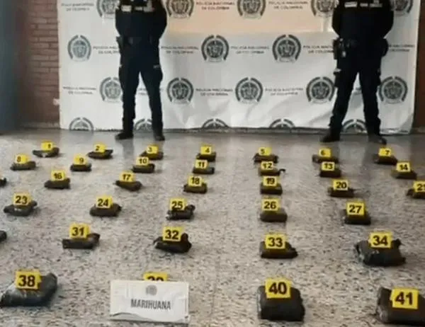 Un escáner del aeropuerto detectó irregularidades en dos cajas y permitió incautar 31 kg de marihuana 