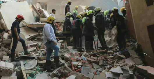 Derrumbe de edificio en El Cairo deja varias víctimas y activa operaciones de rescate en Egipto