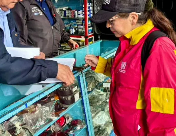 Los Mártires orienta a comerciantes sobre manejo de residuos y cuidado ambiental en Bogotá 