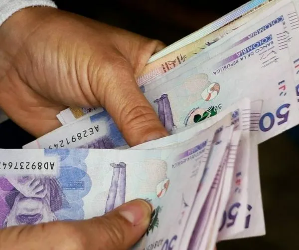 ¿Se limitarían los pagos en efectivo para comprar vivienda, carros y lotes en Colombia? 