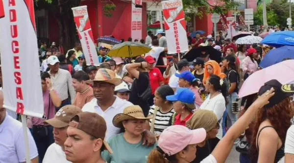 Docentes del Cesar marcharon en Valledupar por salud, educación pública y recursos
