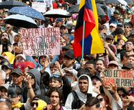Congresistas de oposición acuden a la justicia contra el decreto que regula la protesta