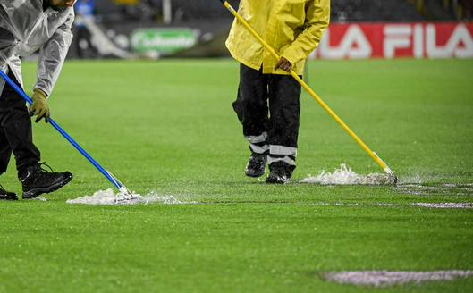 Suspenden partido Millonarios vs Once Caldas en El Campín por mal estado de la cancha tras recientes eventos