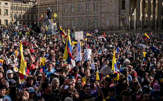 Manifestaciones convocadas por la oposición en Bogotá avanzan sin incidentes y sin discurso de Gustavo Petro