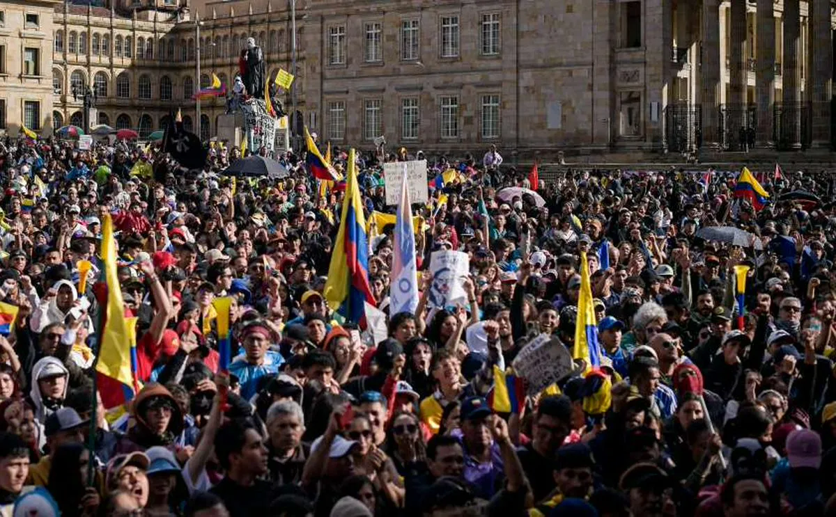 La primera jornada de marchas convocadas por la izquierda terminó sin Petro en tarima