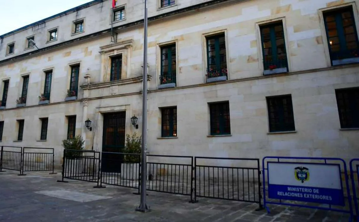 Cancillería habla de carrera diplomática tras “políticos tradicionales” llegando a embajadas